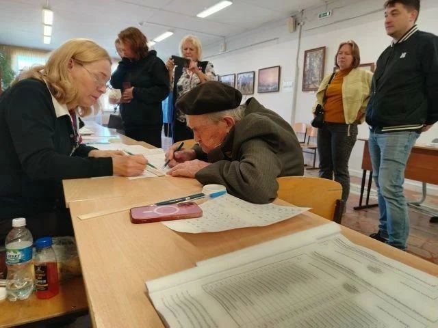 В Чебоксарах проголосовал 100-летний ветеран и почётный гражданин Чувашии