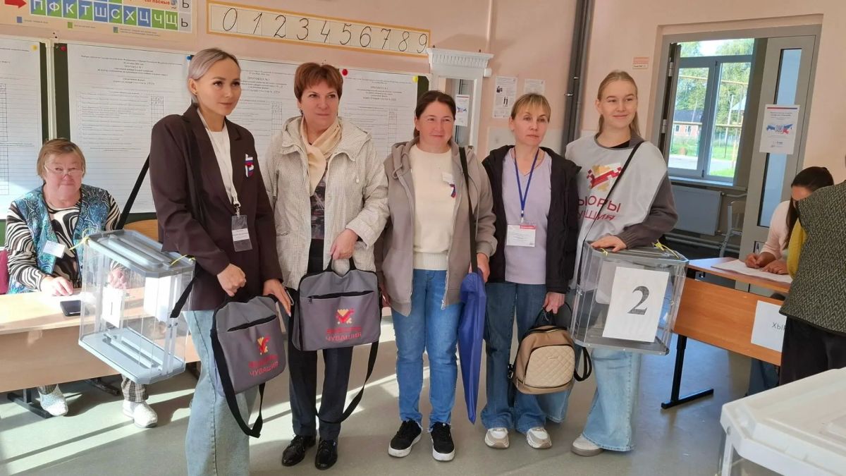 Общественные наблюдатели контролируют ход выездного голосования на избирательных участках Общественные наблюдатели контролируют ход выездного голосования на избирательных участках