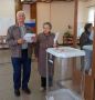 Валерий Иванович Притуленко — прославленный спортсмен-гиревик, чемпион мира, рекордсмен Гиннесса и почетный гражданин города Алатыря — проголосовал сегодня на выборах вместе с женой Светланой Петровной