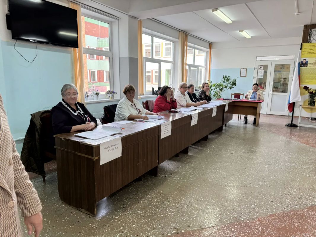 избирательном участке №1744 почтили память Героя России Дмитрия Семёнова избирательном участке №1744 почтили память Героя России Дмитрия Семёнова