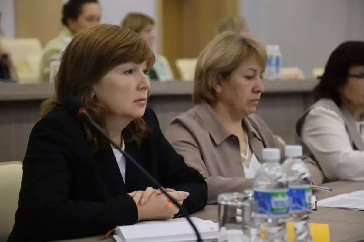 Министр образования Чувашии Дмитрий Захаров совместно с вице-премьером Владимиром Степановым провели заседание правительственной комиссии по делам несовершеннолетних Министр образования Чувашии Дмитрий Захаров совместно с вице-премьером Владимиром Степановым провели заседание правительственной комиссии по делам несовершеннолетних