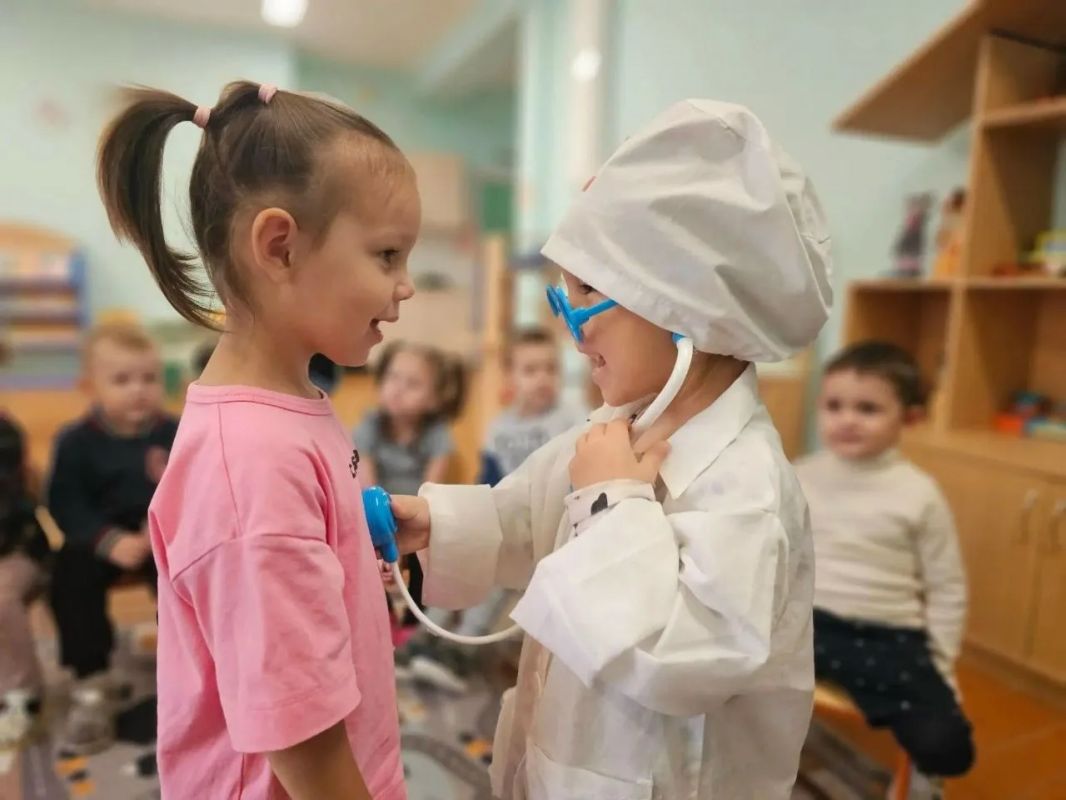 В рамках муниципального проекта «Академия профессий» воспитанники детского сада № 95 г. Чебоксары познакомились с важной и благородной профессией врача В рамках муниципального проекта «Академия профессий» воспитанники детского сада № 95 г. Чебоксары познакомились с важной и благородной профессией врача