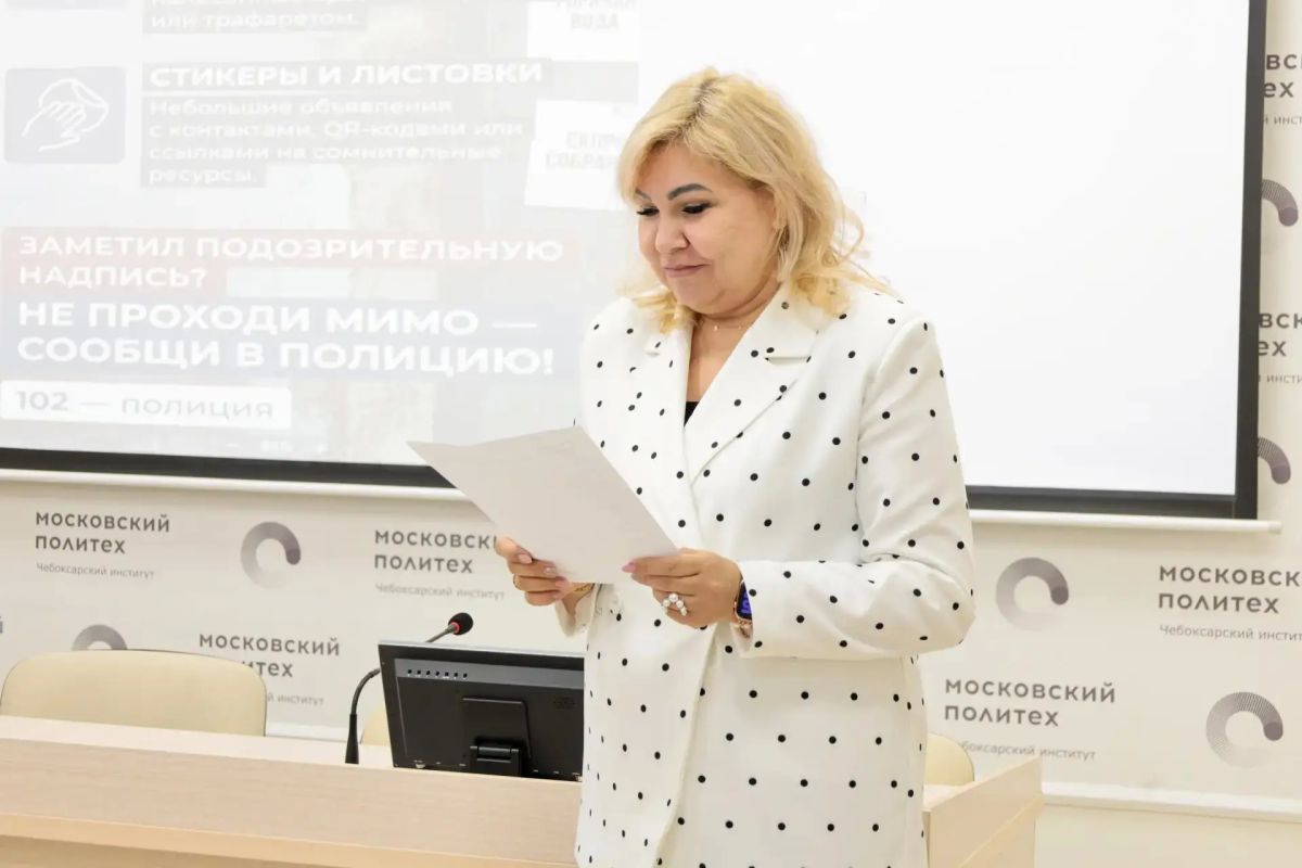 В Чебоксарах полицейские и общественники организовали для студентов интеллектуальное соревнование в рамках акции «Сообщи, где торгуют смертью» В Чебоксарах полицейские и общественники организовали для студентов интеллектуальное соревнование в рамках акции «Сообщи, где торгуют смертью»