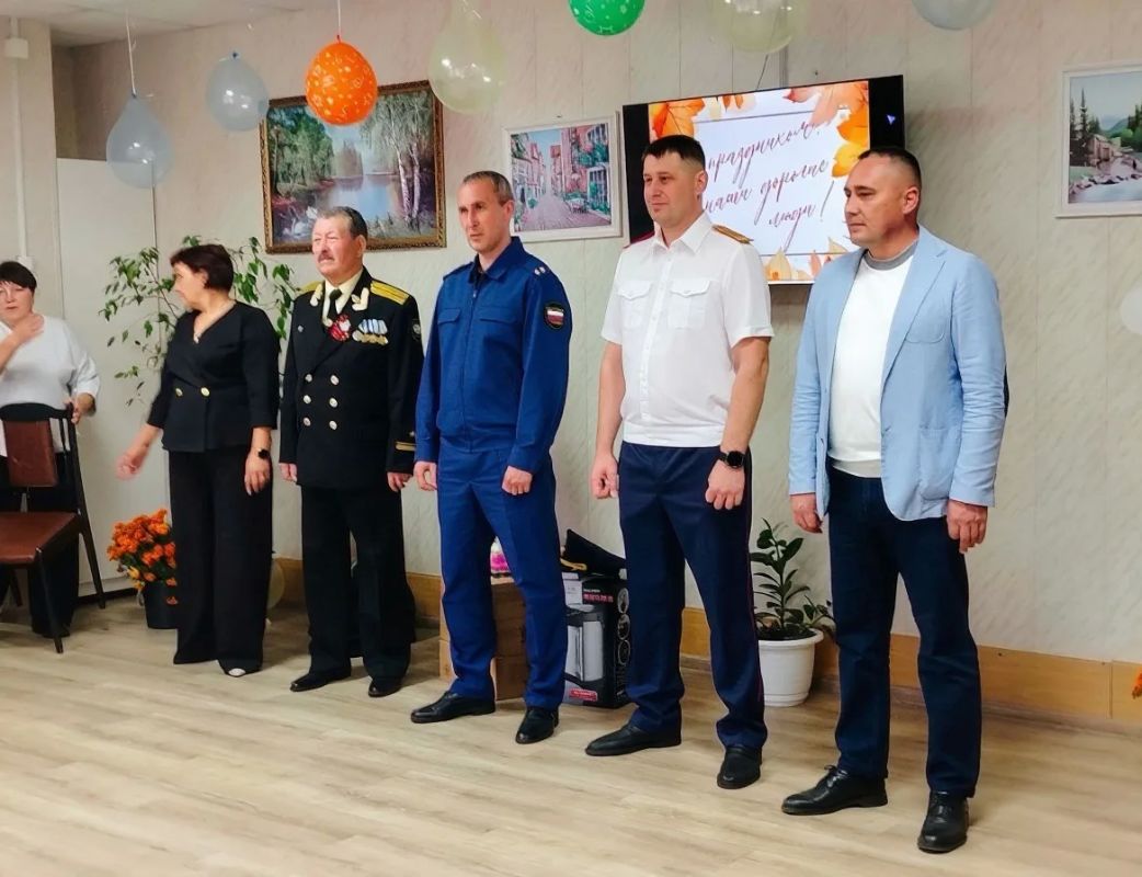 Сегодня сотрудники Батыревского межрайонного следственного отдела СУ СКР по Чувашии посетили отделение стационарного обслуживания граждан пожилого возраста и инвалидов центра социального обслуживания населения