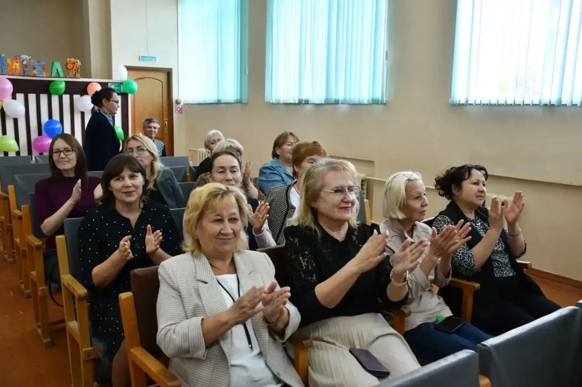 В преддверии одного из самых добрых праздников — Дня учителя — побывал в гостях у педагогов новочебоксарской школы №8 В преддверии одного из самых добрых праздников — Дня учителя — побывал в гостях у педагогов новочебоксарской школы №8