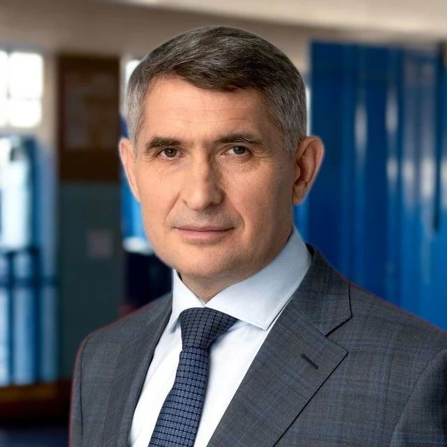 Глава Чувашии Олег Николаев обратился с поздравлением к учителям, педагогам и ветеранам педагогического труда республики