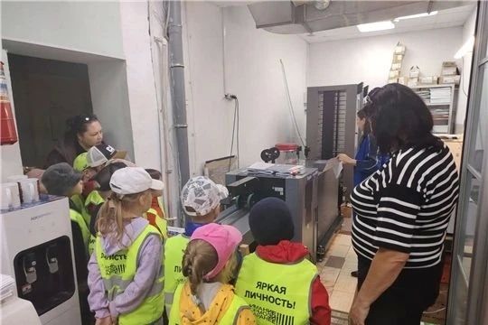 Воспитанники детского сада № 105 города Чебоксары побывали на увлекательной экскурсии в типографии «Крона» Воспитанники детского сада № 105 города Чебоксары побывали на увлекательной экскурсии в типографии «Крона»