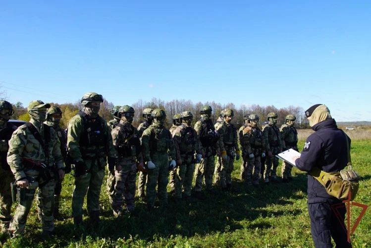 Спецподразделения Управления Росгвардии по Чувашии провели тренировку по беспарашютному десантированию с вертолета Ми-8 Спецподразделения Управления Росгвардии по Чувашии провели тренировку по беспарашютному десантированию с вертолета Ми-8