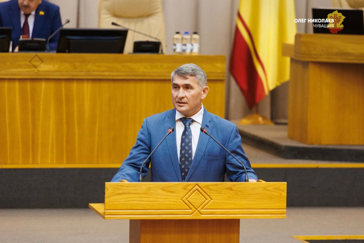 Олег Николаев: Приветствовал депутатов и участников первой сессии Государственного Совета Чувашской Республики восьмого созыва