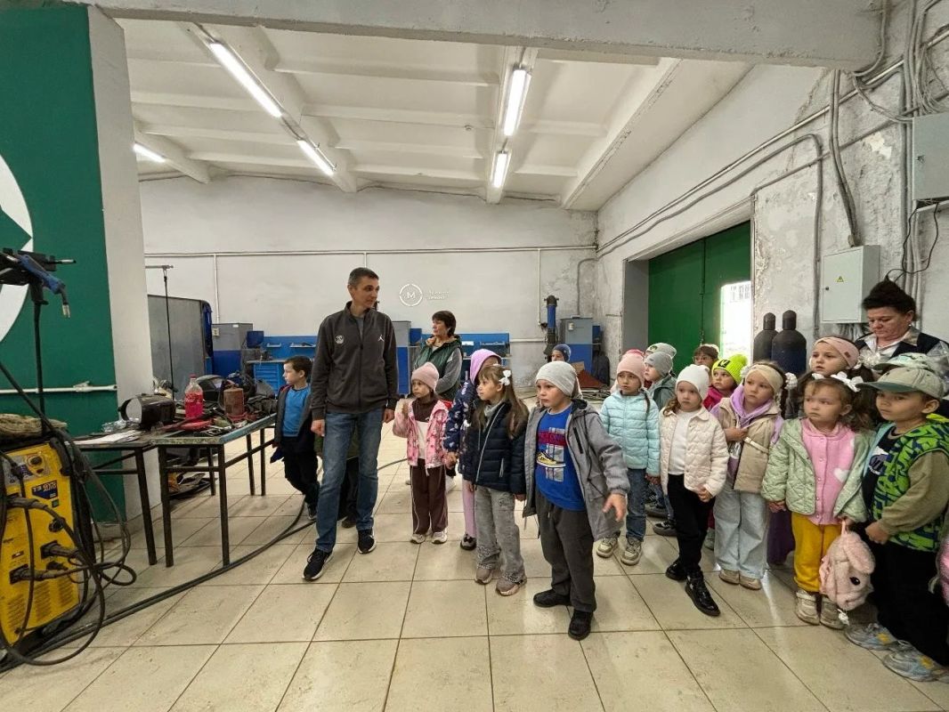 Воспитанники детского сада «Ягодка» поселка Кугеси Чебоксарского района посетили отделение технических профессий Чувашского аграрного колледжа им. Героя России Е.С. Александрова. Мероприятие прошло в рамках республиканского... Воспитанники детского сада «Ягодка» поселка Кугеси Чебоксарского района посетили отделение технических профессий Чувашского аграрного колледжа им. Героя России Е.С. Александрова. Мероприятие прошло в рамках республиканского...
