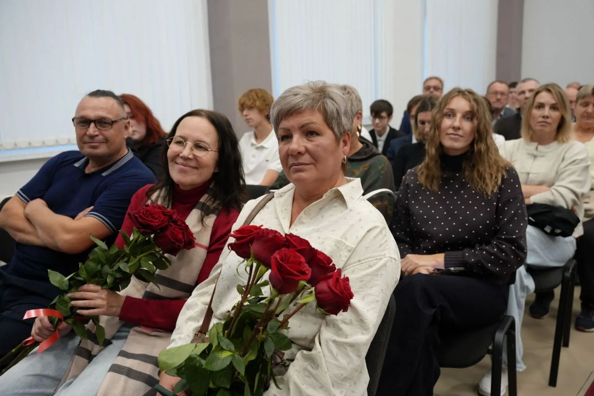 Леонид Черкесов: Средней общеобразовательной школе № 3 города Шумерля — 90 лет Леонид Черкесов: Средней общеобразовательной школе № 3 города Шумерля — 90 лет