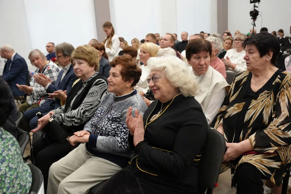 Леонид Черкесов: Средней общеобразовательной школе № 3 города Шумерля — 90 лет Леонид Черкесов: Средней общеобразовательной школе № 3 города Шумерля — 90 лет