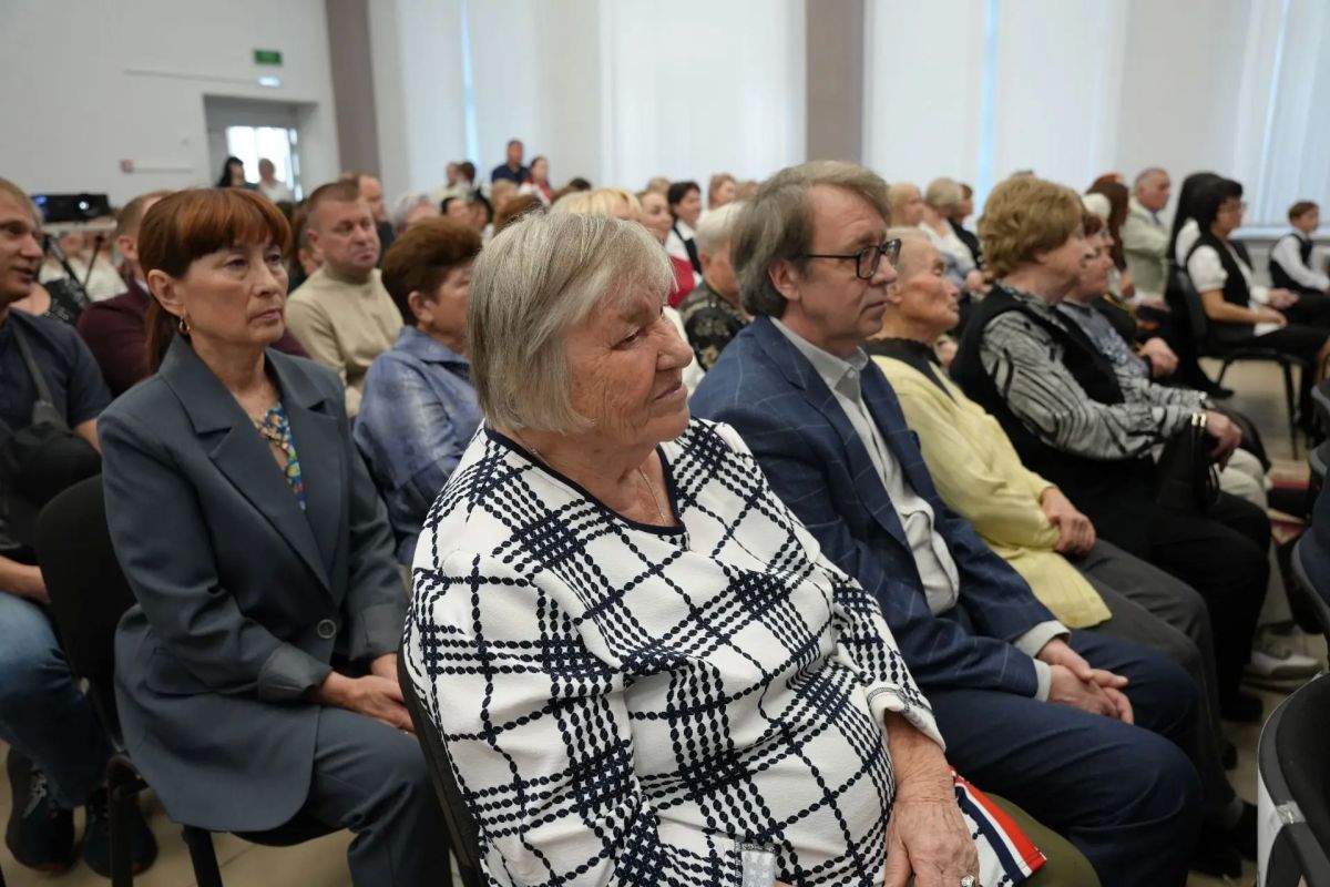Леонид Черкесов: Средней общеобразовательной школе № 3 города Шумерля — 90 лет Леонид Черкесов: Средней общеобразовательной школе № 3 города Шумерля — 90 лет