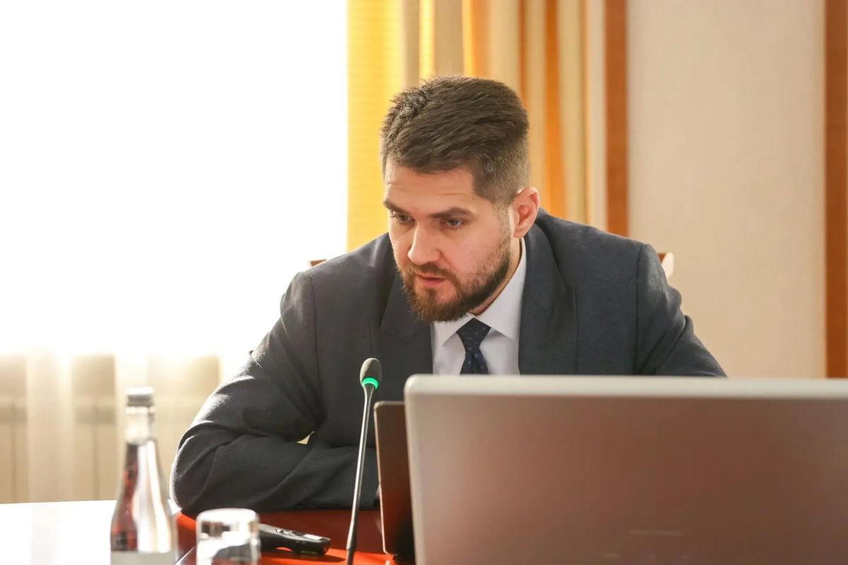 Премьер-министр Чувашии поручил ускорить цифровизацию школ и госучреждений Премьер-министр Чувашии поручил ускорить цифровизацию школ и госучреждений