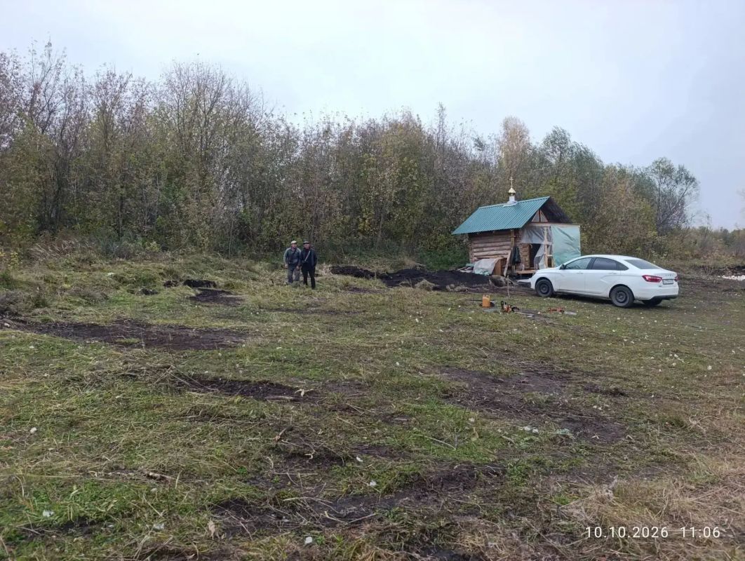 Жители Михайловки благоустроили территорию возле строящейся купели