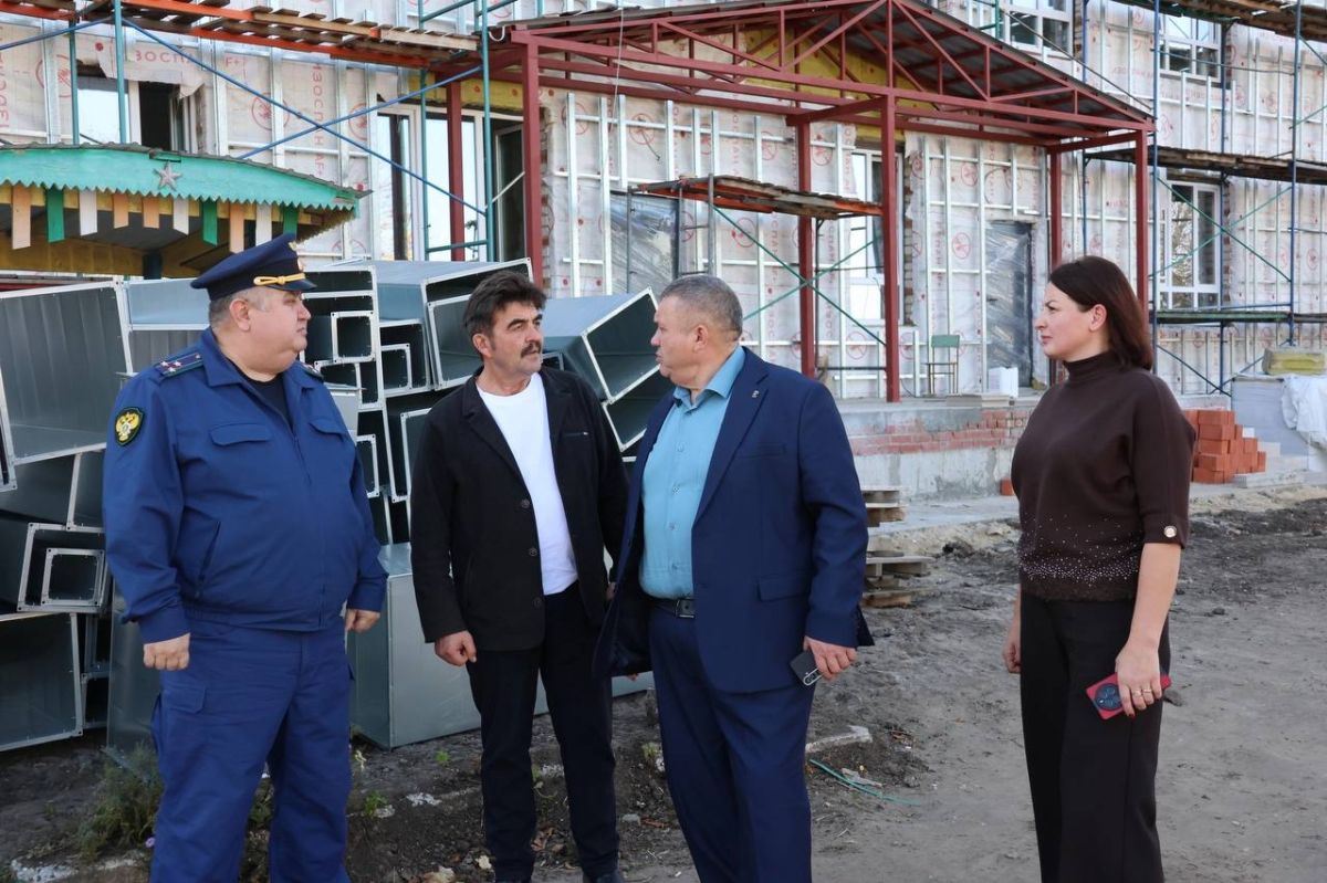 Прокуратура Комсомольского района требует скорейшего завершения строительства и ремонта местных школ Прокуратура Комсомольского района требует скорейшего завершения строительства и ремонта местных школ