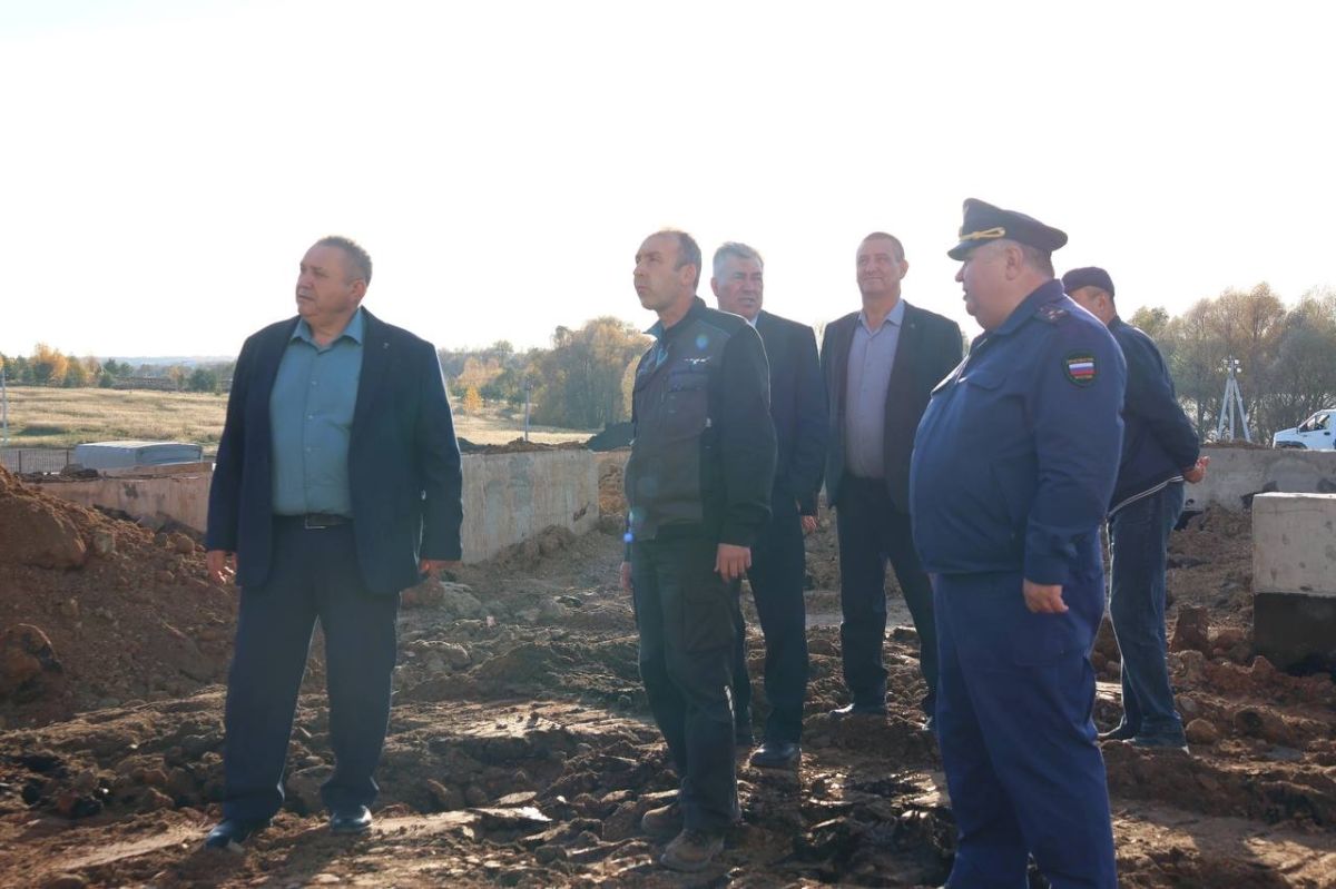Прокуратура Комсомольского района требует скорейшего завершения строительства и ремонта местных школ Прокуратура Комсомольского района требует скорейшего завершения строительства и ремонта местных школ