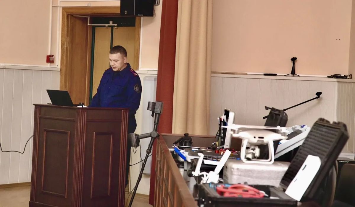 К профессиональному празднику: следователькриминалист СУ СКР по Чувашии провёл встречу со студентами и активистами К профессиональному празднику: следователькриминалист СУ СКР по Чувашии провёл встречу со студентами и активистами