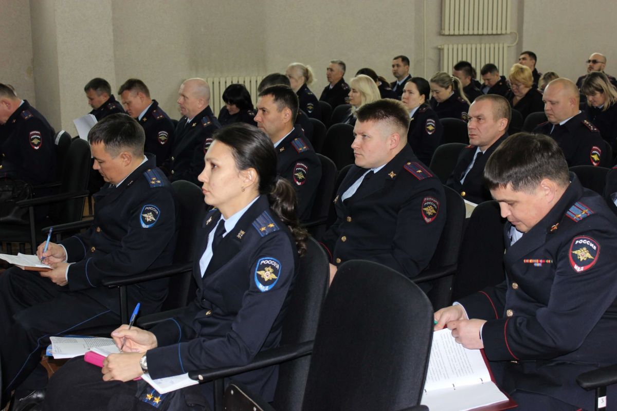 В УМВД России по городу Чебоксары состоялось совещание по подведению итогов оперативно-служебной деятельности 2026 года В УМВД России по городу Чебоксары состоялось совещание по подведению итогов оперативно-служебной деятельности 2026 года