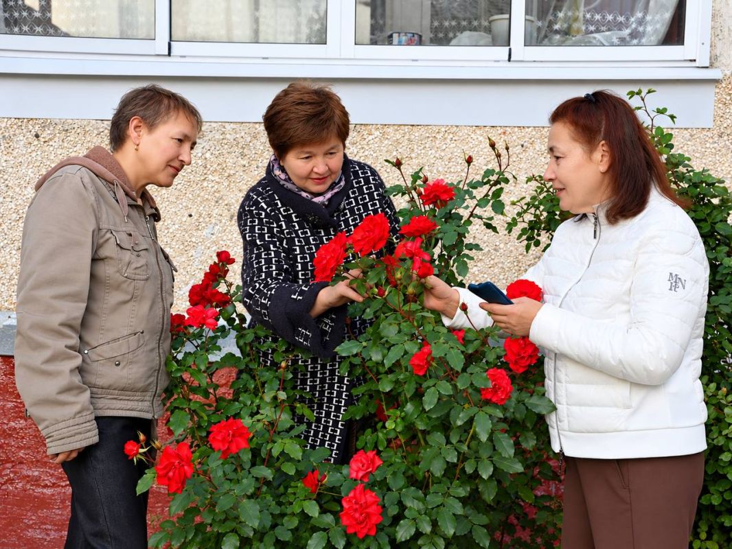 Сердечно поздравляю наших замечательных жительниц Новочебоксарска — Марию Логинову, Нелли Альгешкину и Ольгу Ефимову — с победой в 22-м республиканском смотре-конкурсе по благоустройству!
