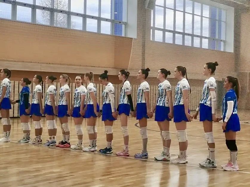 В эти выходные в Новочебоксарске, в спортивной школе № 1, состоялись матчи в рамках первого тура Чемпионата Приволжского федерального округа по волейболу среди женских команд. Наша сборная начала турнир с яркой победы!... В эти выходные в Новочебоксарске, в спортивной школе № 1, состоялись матчи в рамках первого тура Чемпионата Приволжского федерального округа по волейболу среди женских команд. Наша сборная начала турнир с яркой победы!...