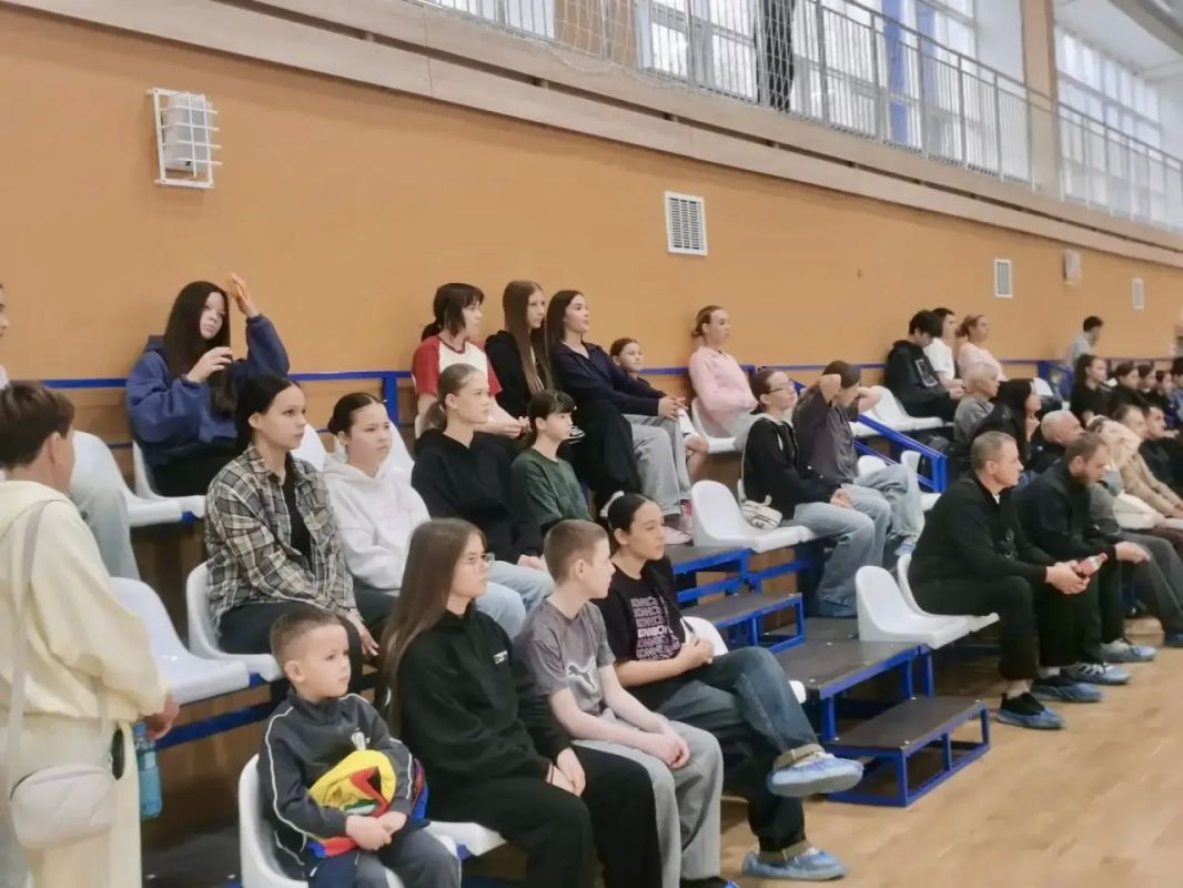 В эти выходные в Новочебоксарске, в спортивной школе № 1, состоялись матчи в рамках первого тура Чемпионата Приволжского федерального округа по волейболу среди женских команд. Наша сборная начала турнир с яркой победы!... В эти выходные в Новочебоксарске, в спортивной школе № 1, состоялись матчи в рамках первого тура Чемпионата Приволжского федерального округа по волейболу среди женских команд. Наша сборная начала турнир с яркой победы!...