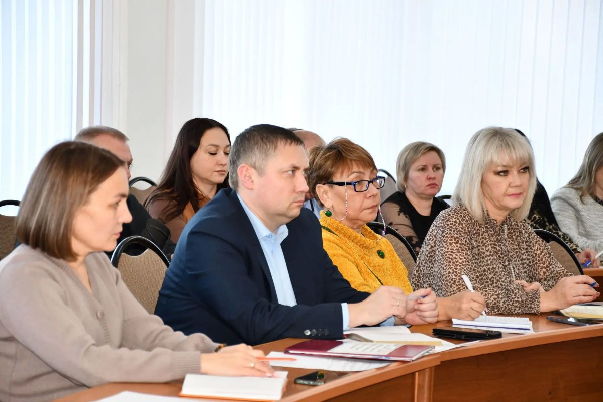Благоустройство, здоровье и память о героях: на еженедельной планерке с руководителями структурных подразделений администрации обсудили ключевые вопросы развития Новочебоксарска: Благоустройство, здоровье и память о героях: на еженедельной планерке с руководителями структурных подразделений администрации обсудили ключевые вопросы развития Новочебоксарска: