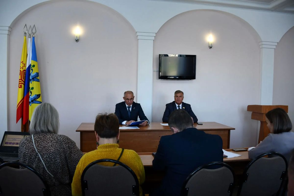 Благоустройство, здоровье и память о героях: на еженедельной планерке с руководителями структурных подразделений администрации обсудили ключевые вопросы развития Новочебоксарска: Благоустройство, здоровье и память о героях: на еженедельной планерке с руководителями структурных подразделений администрации обсудили ключевые вопросы развития Новочебоксарска:
