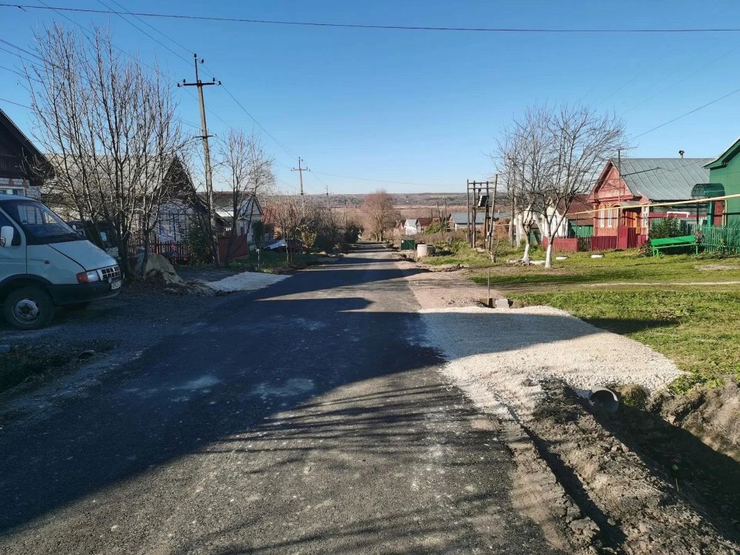 Еще одна обновленная дорога в асфальте появилась в Порецком Еще одна обновленная дорога в асфальте появилась в Порецком