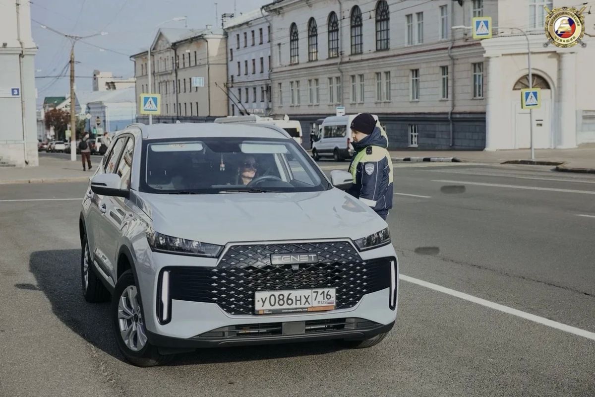 Ко Дню автомобилиста Госавтоинспекция г. Чебоксары совместно с коллективом одной из радиостанций организовала праздничное мероприятие для водителей Ко Дню автомобилиста Госавтоинспекция г. Чебоксары совместно с коллективом одной из радиостанций организовала праздничное мероприятие для водителей