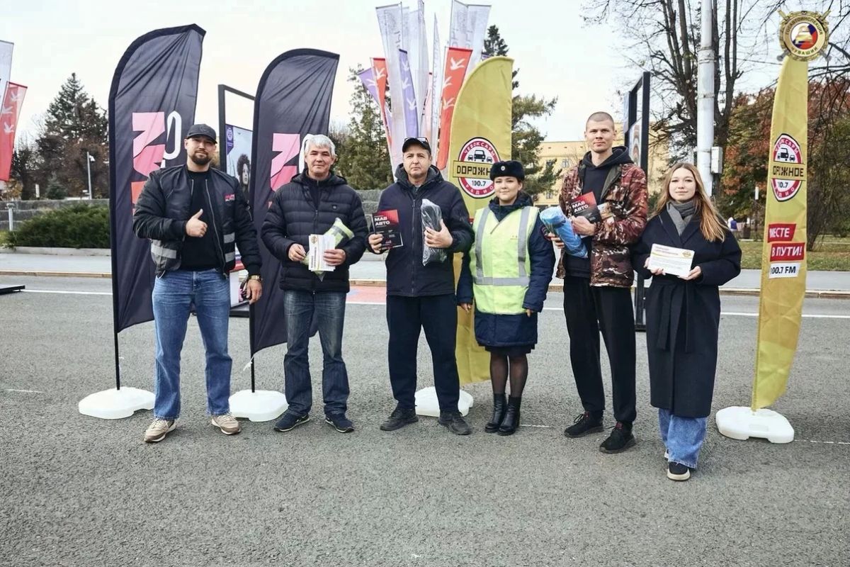 Ко Дню автомобилиста Госавтоинспекция г. Чебоксары совместно с коллективом одной из радиостанций организовала праздничное мероприятие для водителей Ко Дню автомобилиста Госавтоинспекция г. Чебоксары совместно с коллективом одной из радиостанций организовала праздничное мероприятие для водителей