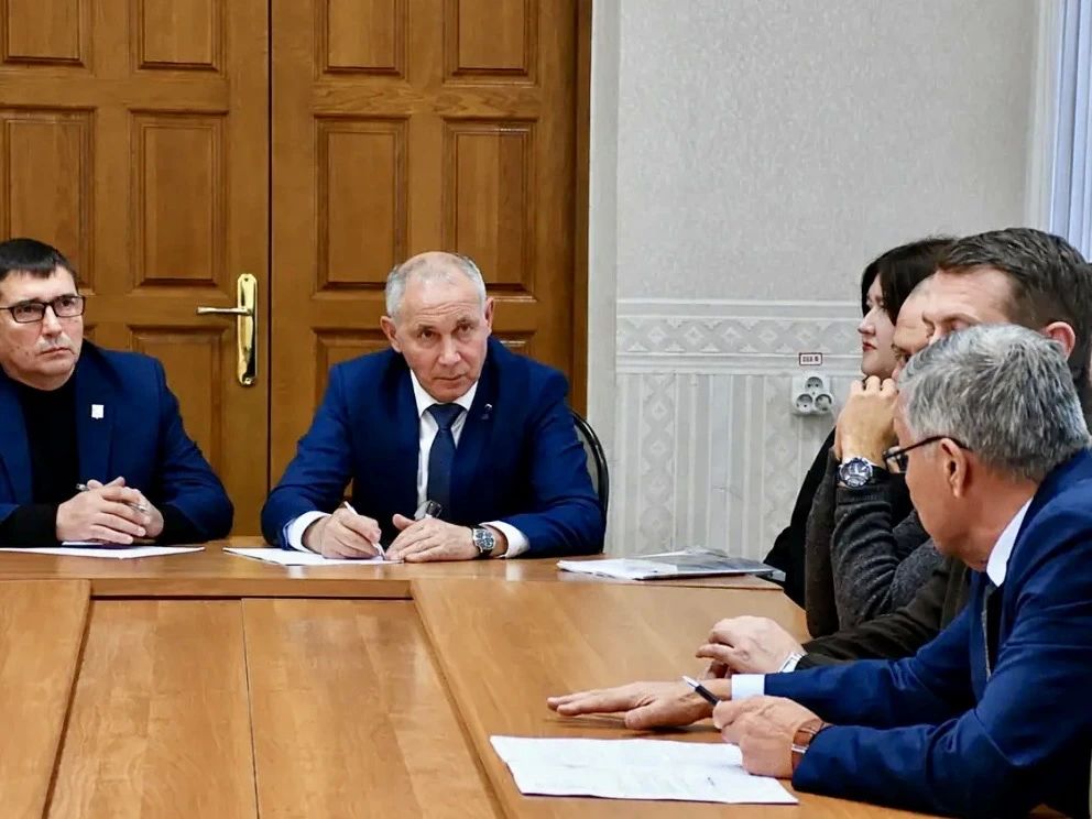 Встретился с застройщиками города