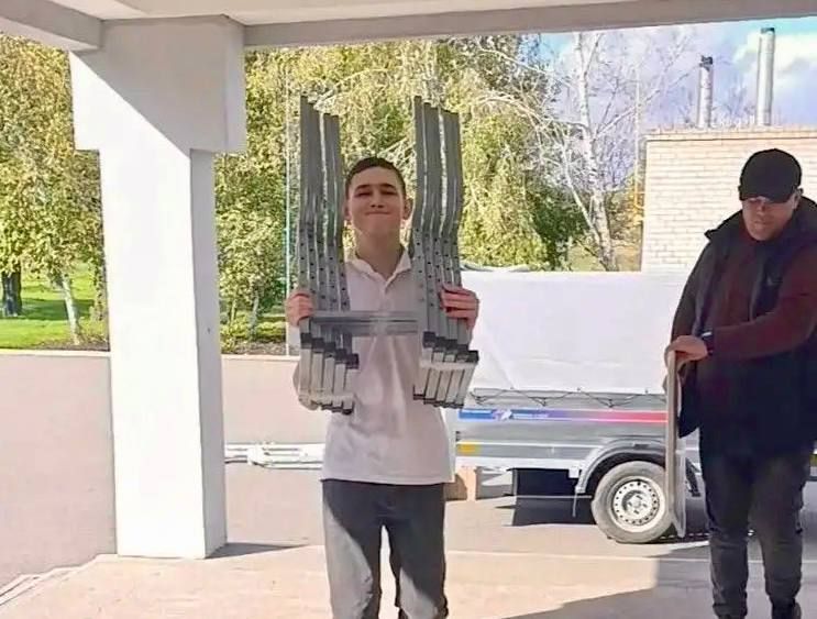 Исполнили мечту учеников Дмитровской школы Бердянского района Запорожской области Исполнили мечту учеников Дмитровской школы Бердянского района Запорожской области