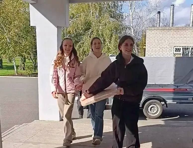 Исполнили мечту учеников Дмитровской школы Бердянского района Запорожской области