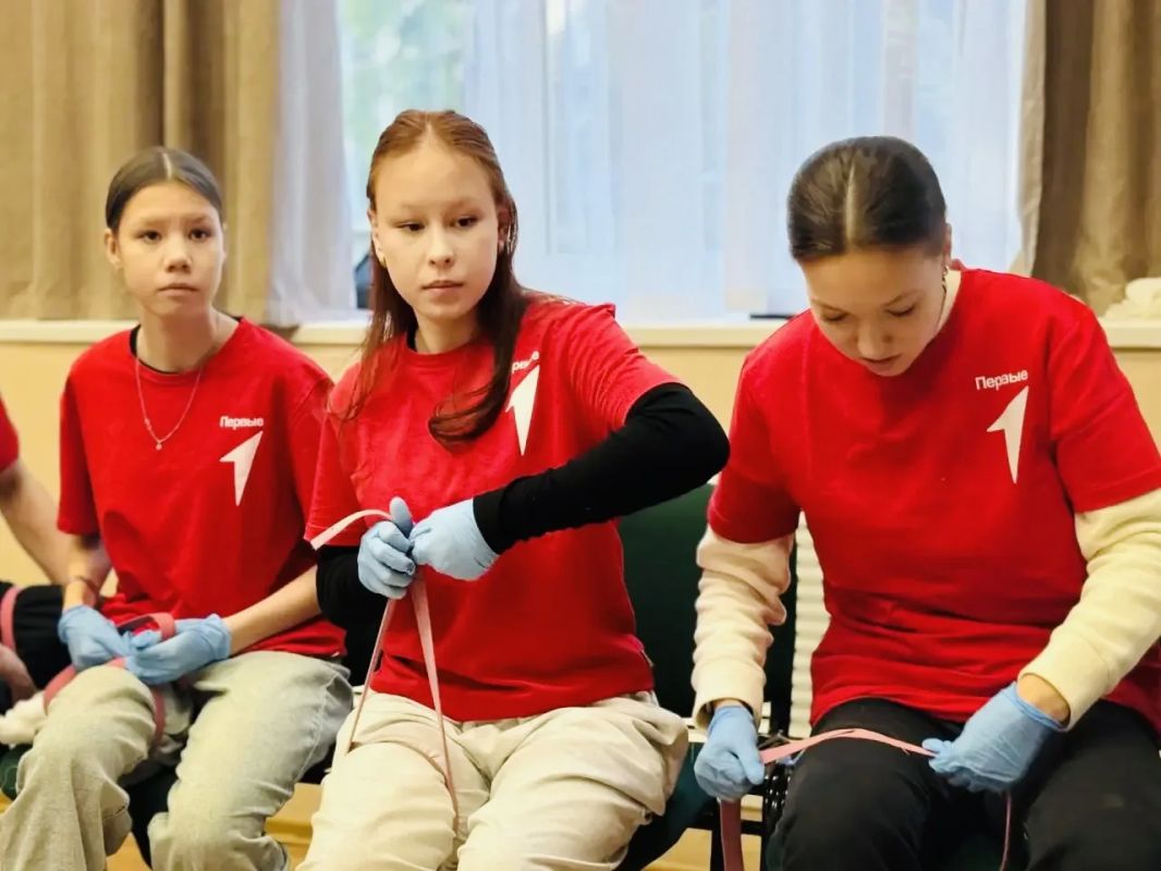 В Лицее №2 прошёл урок, который важнее любой контрольной: школьники отработали навыки, способные спасти жизнь до приезда скорой В Лицее №2 прошёл урок, который важнее любой контрольной: школьники отработали навыки, способные спасти жизнь до приезда скорой