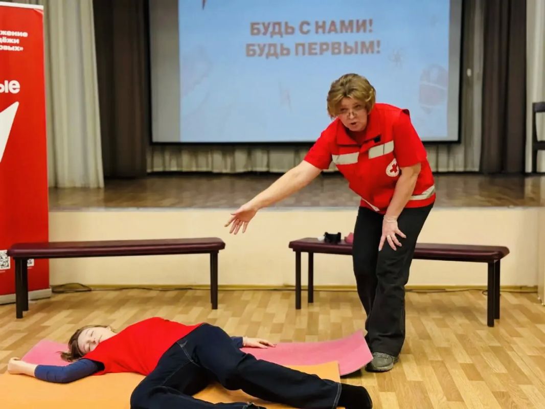 В Лицее №2 прошёл урок, который важнее любой контрольной: школьники отработали навыки, способные спасти жизнь до приезда скорой В Лицее №2 прошёл урок, который важнее любой контрольной: школьники отработали навыки, способные спасти жизнь до приезда скорой