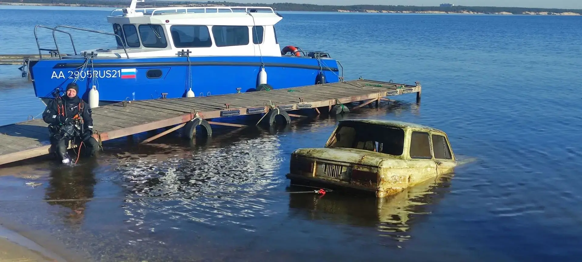 МЧС Чувашии: спасатели отработали подъём затонувшего автомобиля из воды