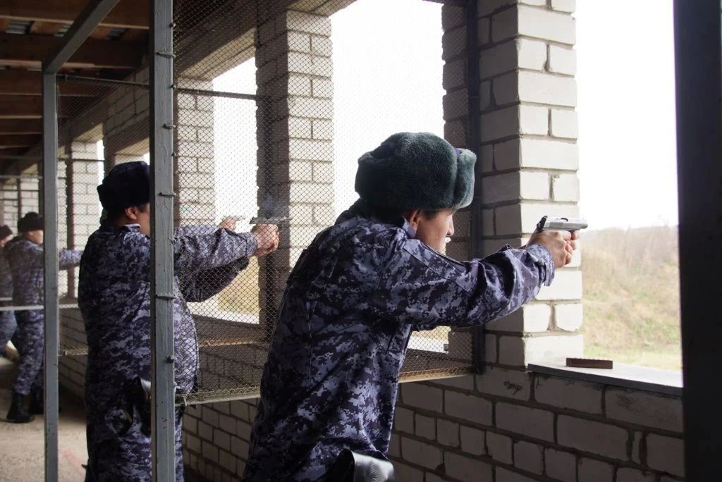 Точность, выдержка, профессионализм: в Чувашии прошли соревнования по стрельбе, приуроченные ко Дню вневедомственной охраны Росгвардии Точность, выдержка, профессионализм: в Чувашии прошли соревнования по стрельбе, приуроченные ко Дню вневедомственной охраны Росгвардии
