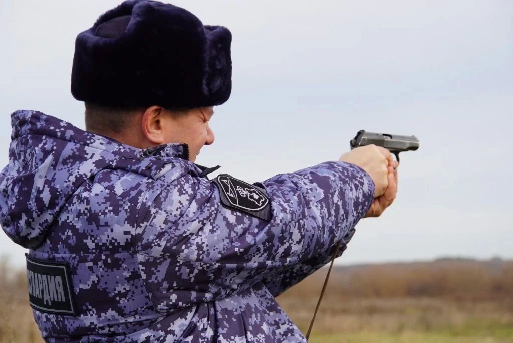 Точность, выдержка, профессионализм: в Чувашии прошли соревнования по стрельбе, приуроченные ко Дню вневедомственной охраны Росгвардии Точность, выдержка, профессионализм: в Чувашии прошли соревнования по стрельбе, приуроченные ко Дню вневедомственной охраны Росгвардии