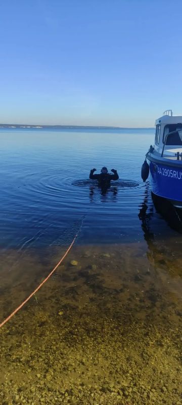 МЧС Чувашии: спасатели отработали подъём затонувшего автомобиля из воды МЧС Чувашии: спасатели отработали подъём затонувшего автомобиля из воды